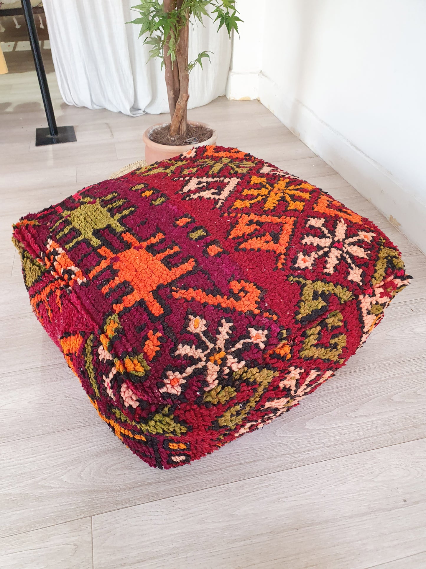 KILIM RED FLOOR POUF